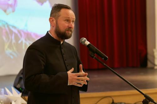 Świąteczne wydarzenie artystyczne pod tytułem „Lampa dla moich kroków, światło na mojej ścieżce”.