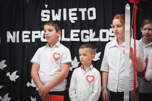 Apel z okazji Narodowego Święta Niepodległości w wykonaniu uczniów Specjalnego Ośrodka Szkolno-Wychowawczego im. J. Korczaka w Żaganiu.