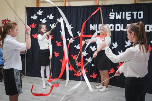 Apel z okazji Narodowego Święta Niepodległości w wykonaniu uczniów Specjalnego Ośrodka Szkolno-Wychowawczego im. J. Korczaka w Żaganiu.