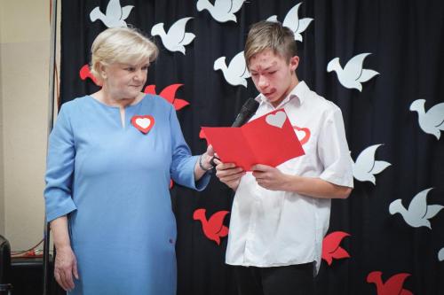 Apel z okazji Narodowego Święta Niepodległości w wykonaniu uczniów Specjalnego Ośrodka Szkolno-Wychowawczego im. J. Korczaka w Żaganiu.