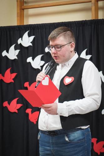 Apel z okazji Narodowego Święta Niepodległości w wykonaniu uczniów Specjalnego Ośrodka Szkolno-Wychowawczego im. J. Korczaka w Żaganiu.