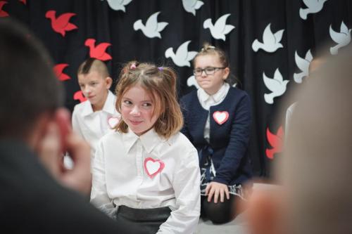 Apel z okazji Narodowego Święta Niepodległości w wykonaniu uczniów Specjalnego Ośrodka Szkolno-Wychowawczego im. J. Korczaka w Żaganiu.