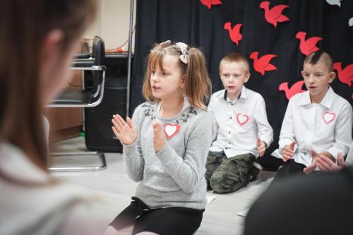 Apel z okazji Narodowego Święta Niepodległości w wykonaniu uczniów Specjalnego Ośrodka Szkolno-Wychowawczego im. J. Korczaka w Żaganiu.