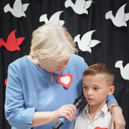 Apel z okazji Narodowego Święta Niepodległości w wykonaniu uczniów Specjalnego Ośrodka Szkolno-Wychowawczego im. J. Korczaka w Żaganiu.