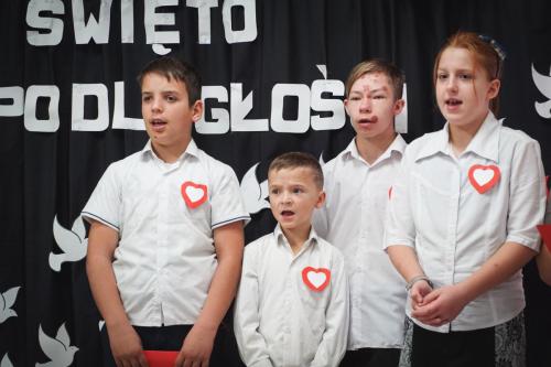 Apel z okazji Narodowego Święta Niepodległości w wykonaniu uczniów Specjalnego Ośrodka Szkolno-Wychowawczego im. J. Korczaka w Żaganiu.